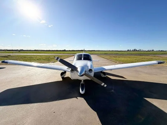 Exterior view of a 2022 Piper Archer, LV-KIH.