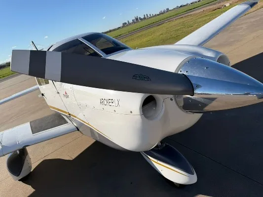 Exterior view of a 2022 Piper Archer, LV-KIH.