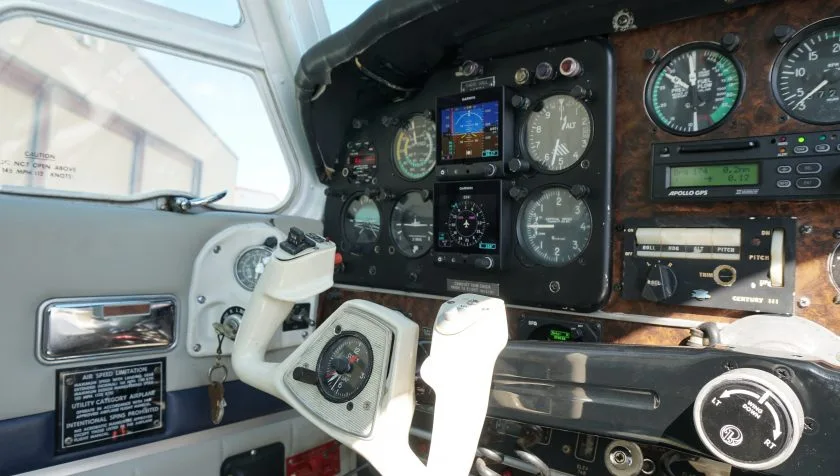 Cockpit and instrument panel of a 1968 Beechcraft Bonanza V35A SN D-8820.