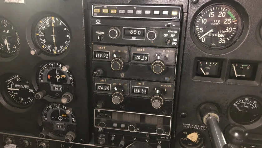 Avionics suite of a 1969 Cessna 172K 57861.