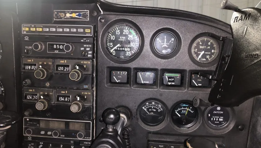 Cockpit and instrument panel of a 1969 Cessna 172K 57861.