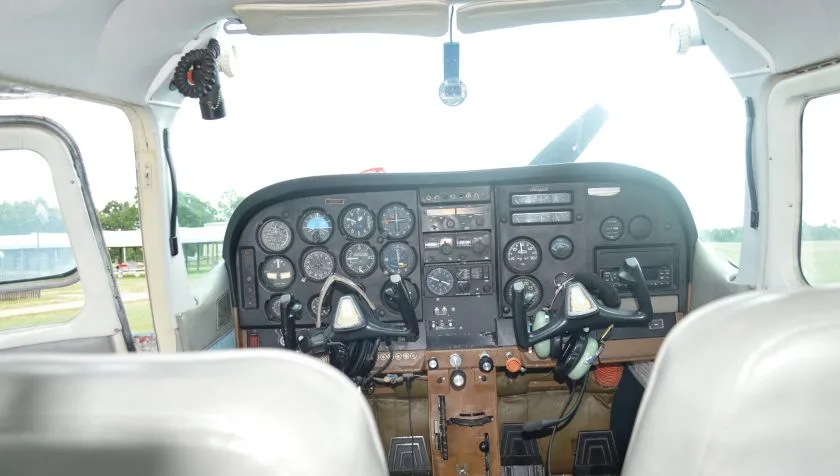 Cockpit and instrument panel of a 1970 Cessna 182N 18260302.