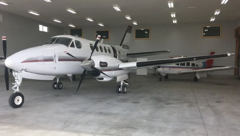 Exterior view of a 1974 Beechcraft King Air A100 B-0185, N270KW.