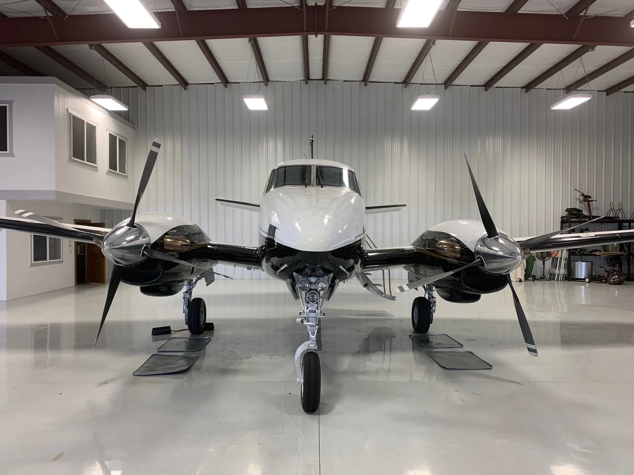 Exterior view of a 1978 Beechcraft King Air C90 LJ-767, N85DR.