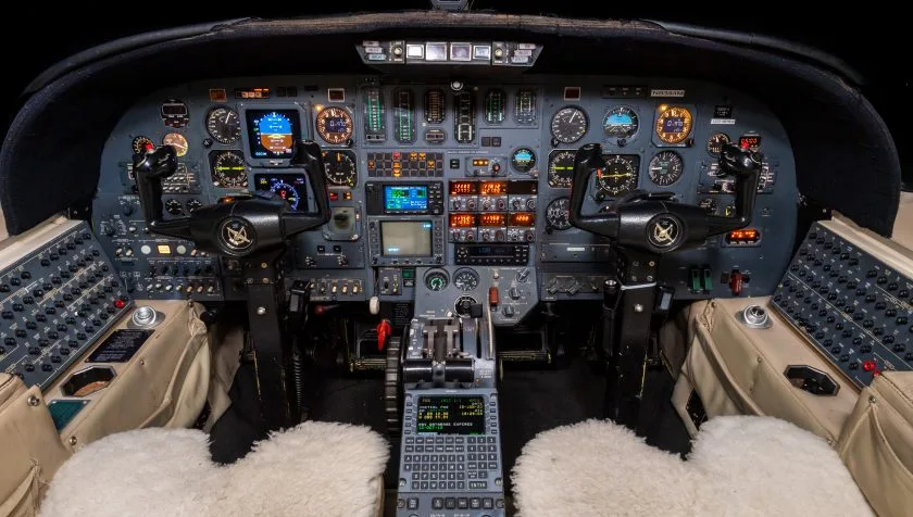 Cockpit and instrument panel of a 1988 Cessna Citation II 550-0577.
