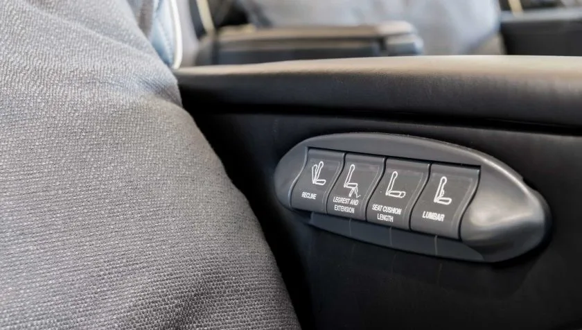 Avionics suite of a 1991 Boeing 737-500 SN 24274.