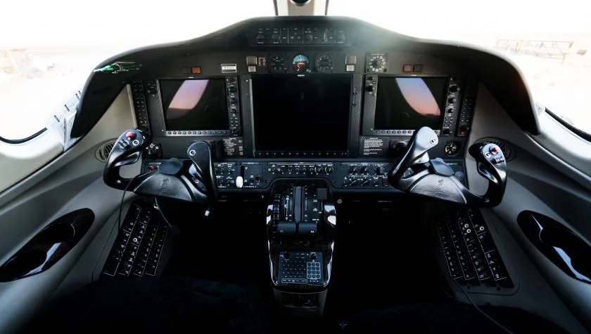 Cockpit and instrument panel of a 2007 Cessna Citation Mustang 510-0020.
