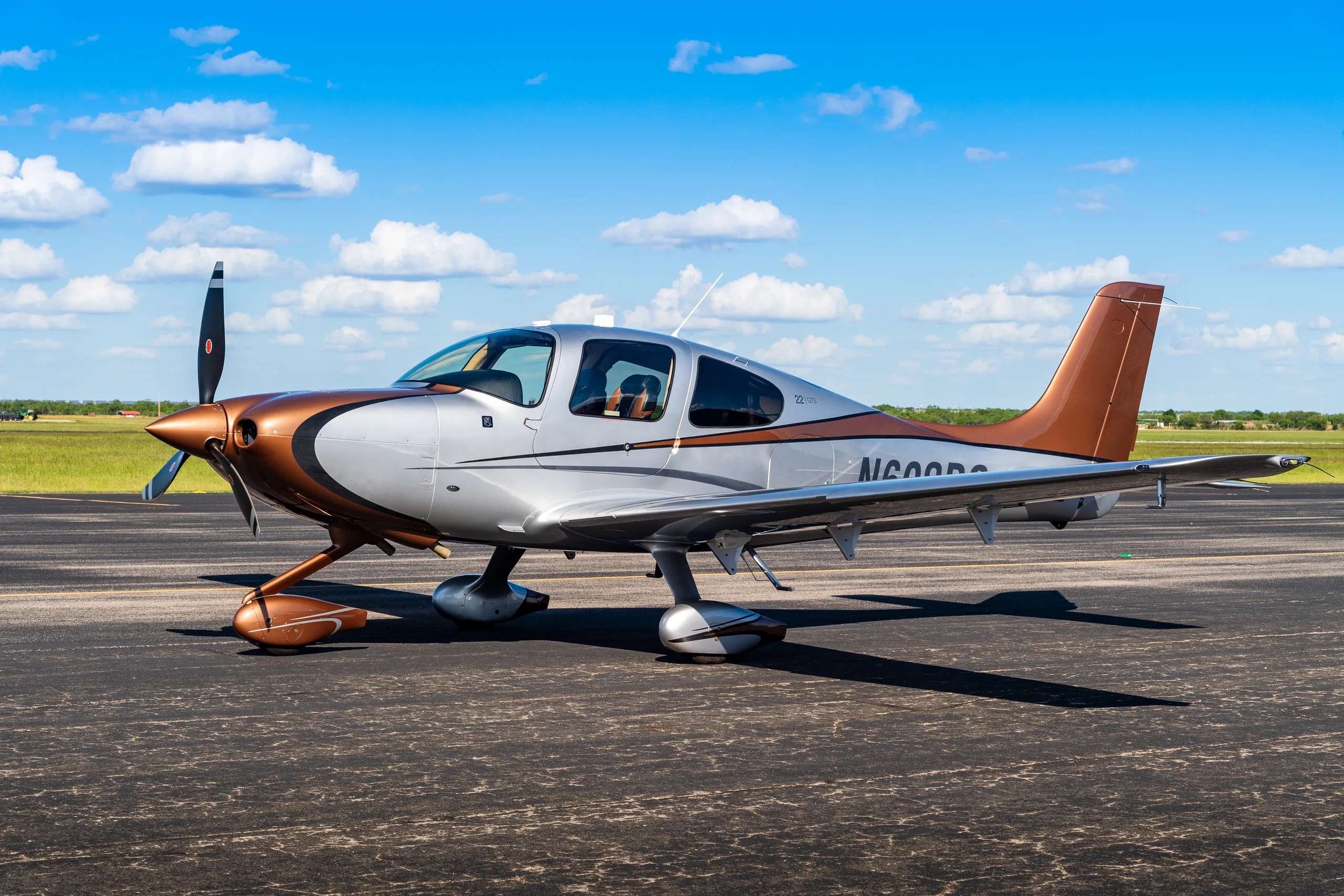 Exterior view of a 2015 Cirrus SR-22 G5 4275, N608RS.