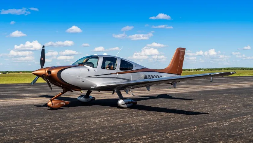 Exterior view of a 2015 Cirrus SR-22 G5 4275, N608RS.