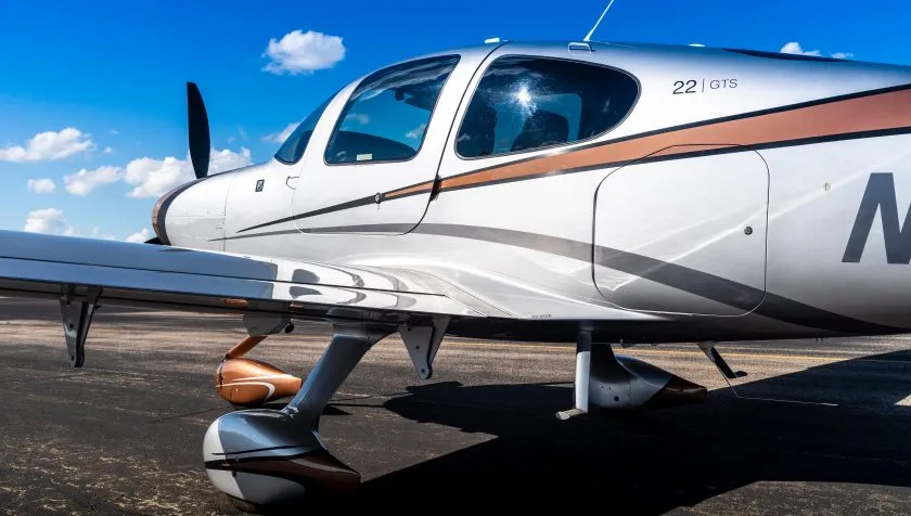 Exterior view of a 2015 Cirrus SR-22 G5 4275, N608RS.