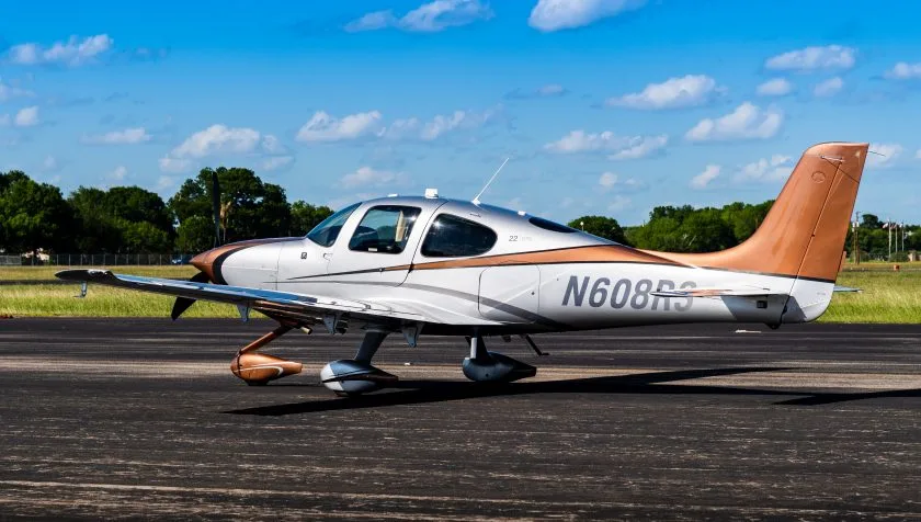 Exterior view of a 2015 Cirrus SR-22 G5 4275, N608RS.