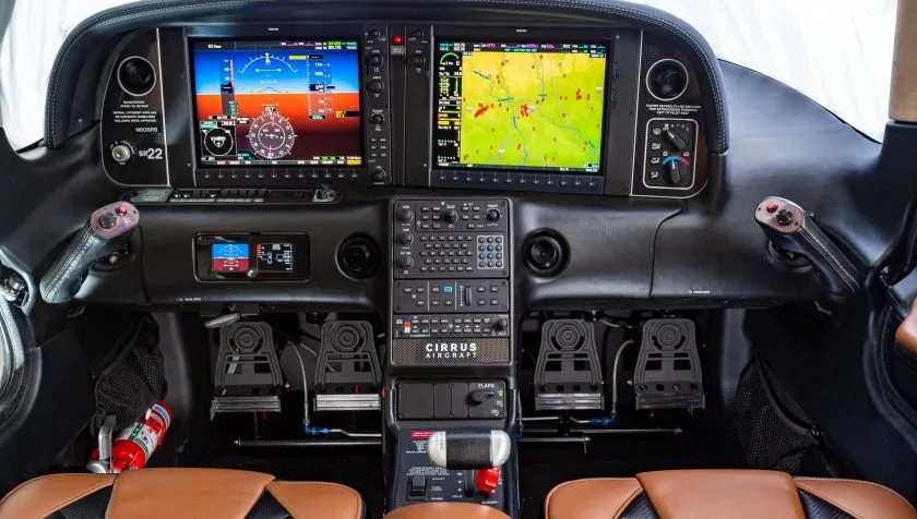 Avionics suite of a 2015 Cirrus SR-22 G5 4275.