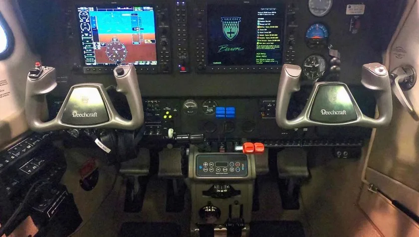 Avionics suite of a 2016 Beechcraft Baron G58 TH-2467.