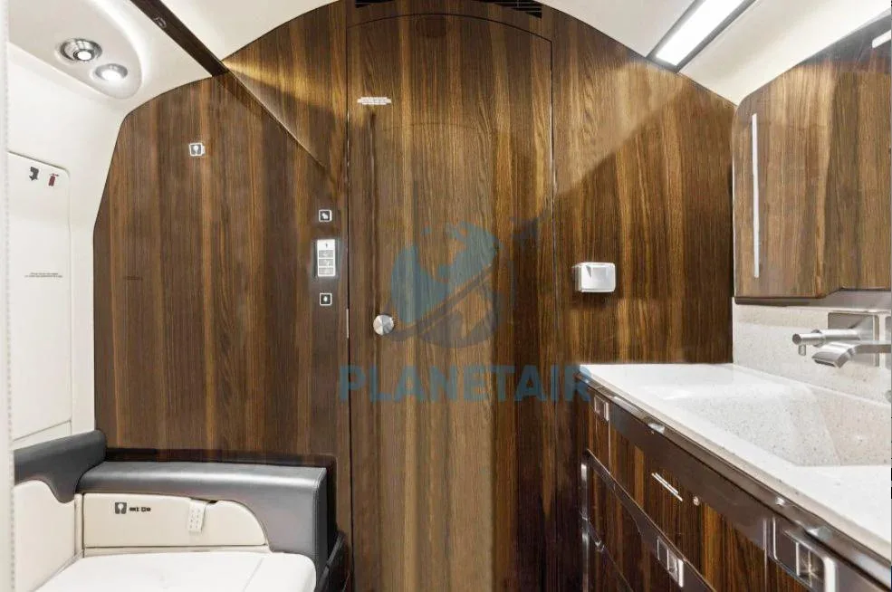 Cabin interior of a 2015 Bombardier CHALLENGER 350.