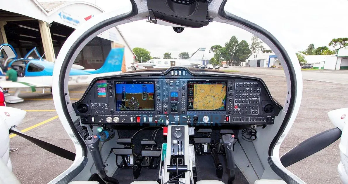 Cockpit and instrument panel of a 2020 Diamond DA62.