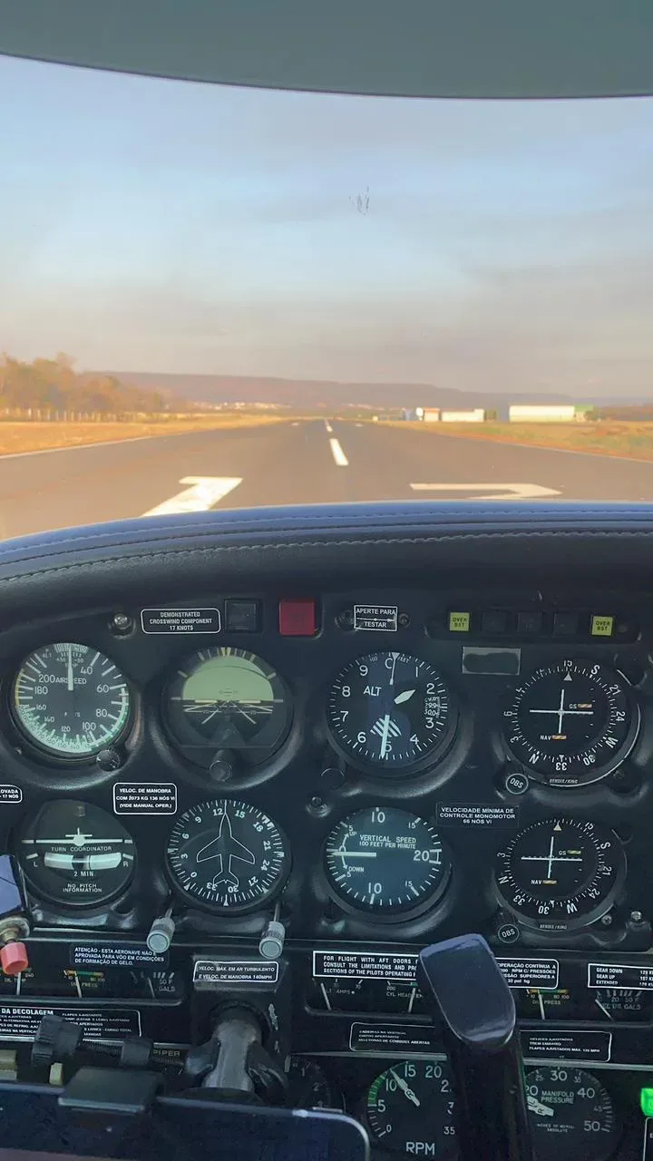 Cockpit and instrument panel of a 1978 Piper Seneca II PA-34-200T.