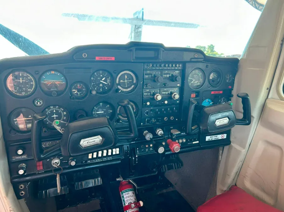 Cockpit and instrument panel of a 1976 Cessna 150M.