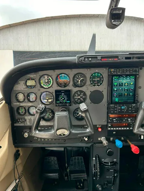 Cockpit and instrument panel of a 2003 Cessna 182T.
