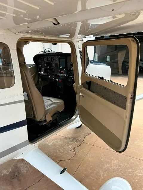 Cabin interior of a 2003 Cessna 182T.