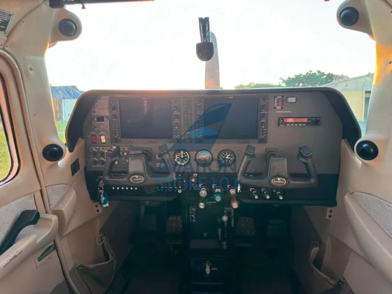Cockpit and instrument panel of a 2007 Cessna 206H.