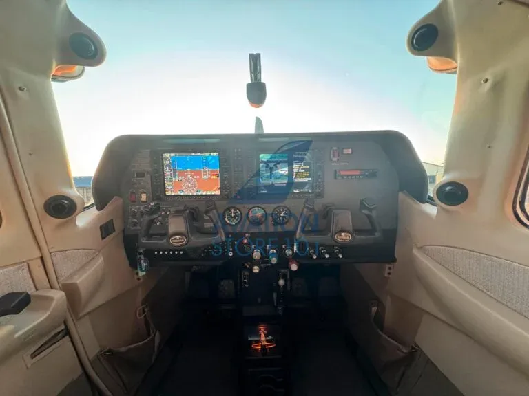 Cockpit and instrument panel of a 2007 Cessna 206H.