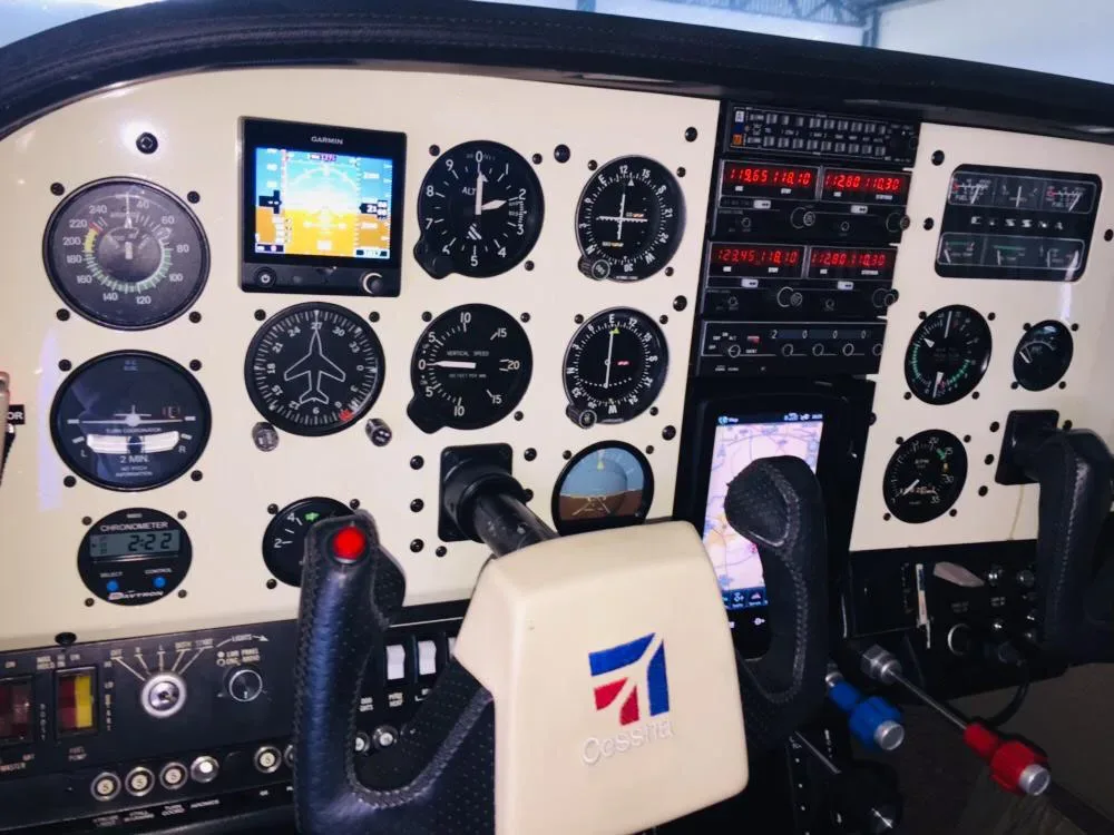 Cockpit and instrument panel of a 1973 Cessna 210L.
