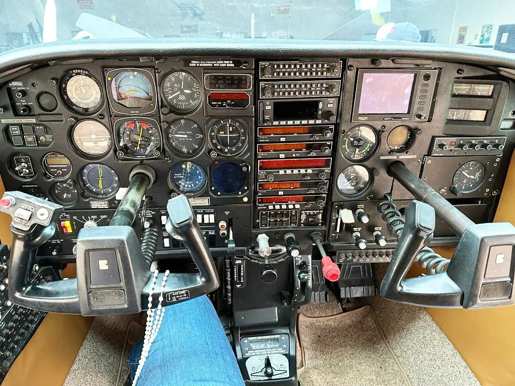Cockpit and instrument panel of a 1979 Cessna 210N.