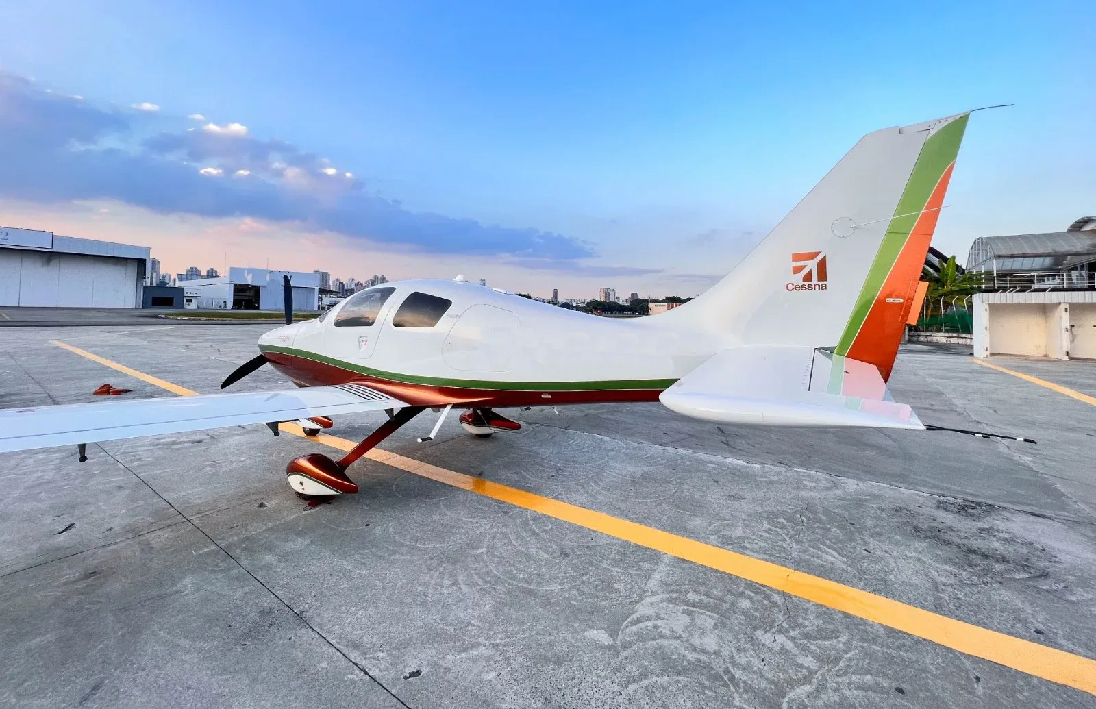 Avião Cessna 350 Corvalis LC42-550FG - Ano 2007