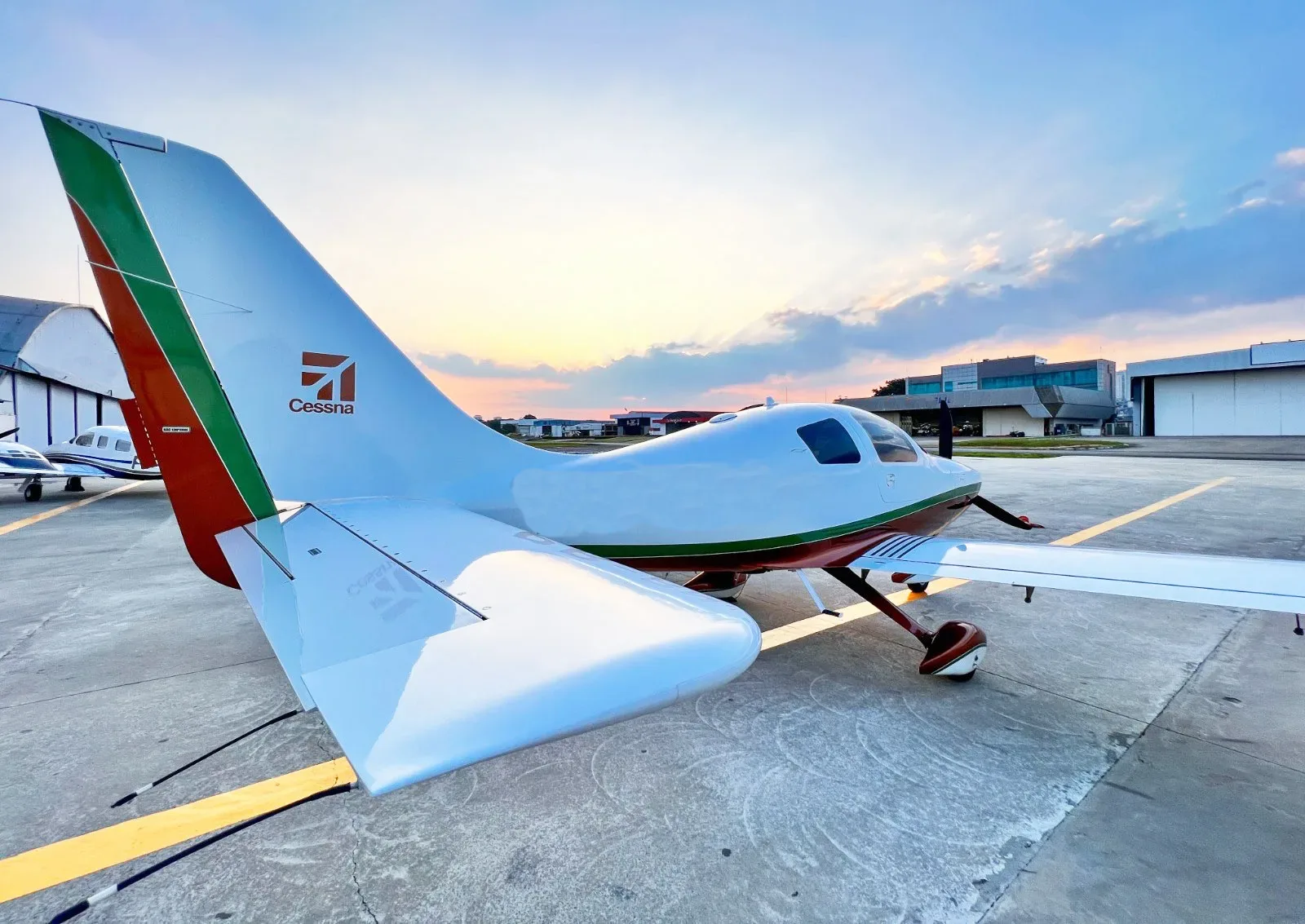 Avião Cessna 350 Corvalis LC42-550FG - Ano 2007