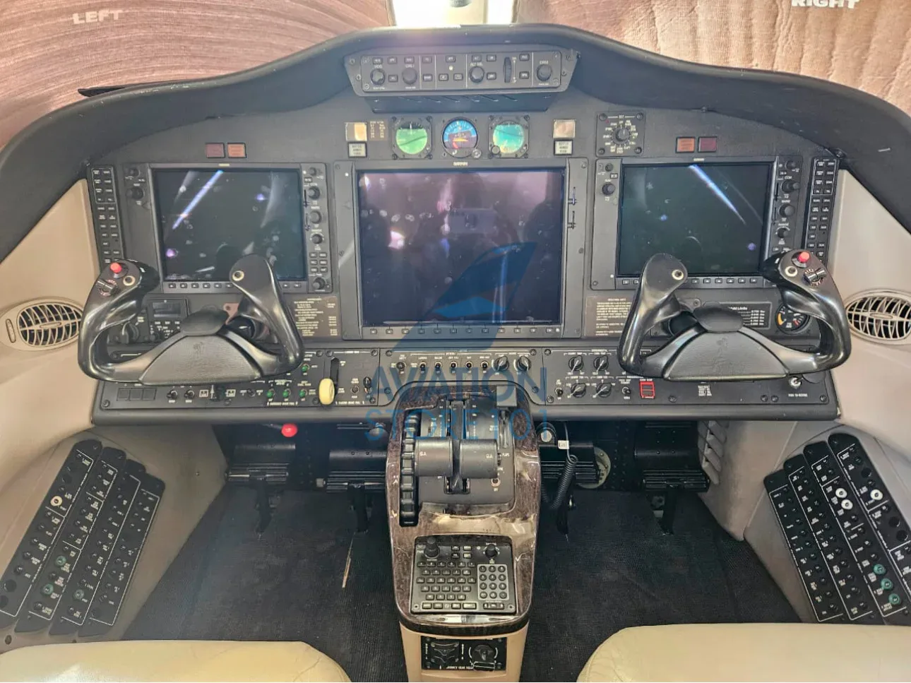 Cockpit and instrument panel of a 2009 Cessna Citation Mustang.