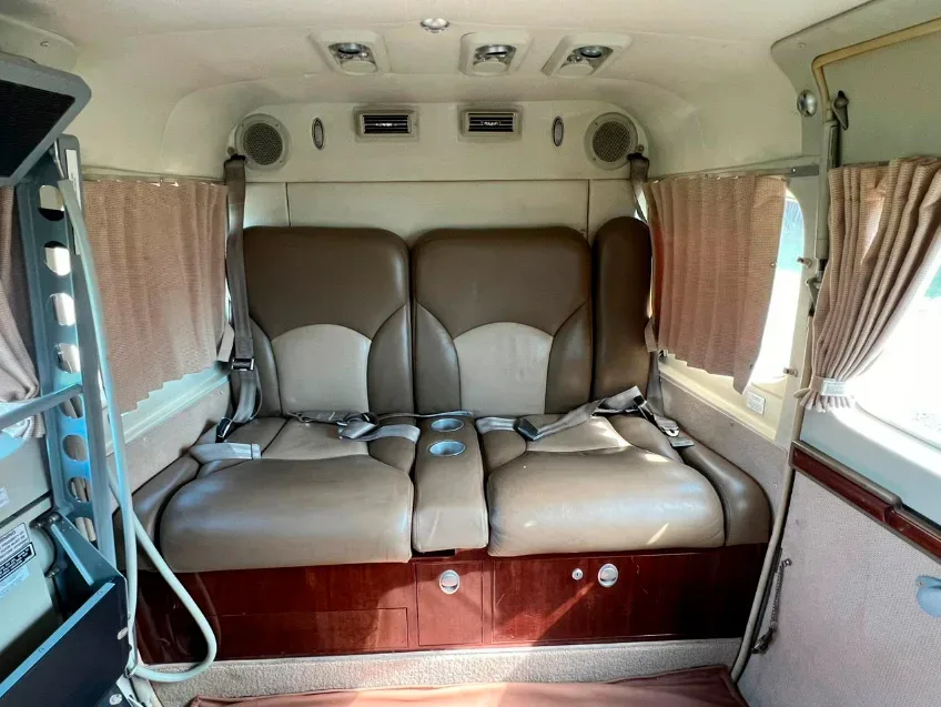 Cabin interior of a 2010 Cessna Avião Grand Caravan 208B.
