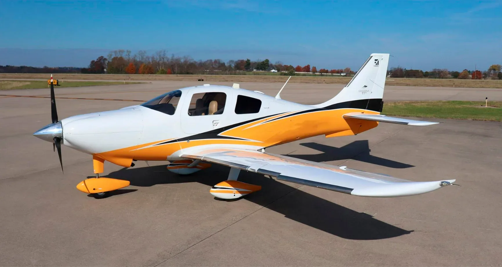 Exterior view of a 2015 Cessna 400.