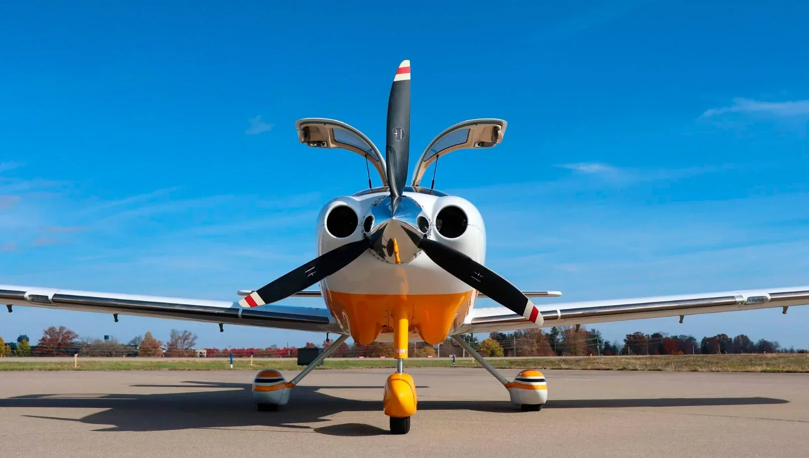 Exterior view of a 2015 Cessna 400.