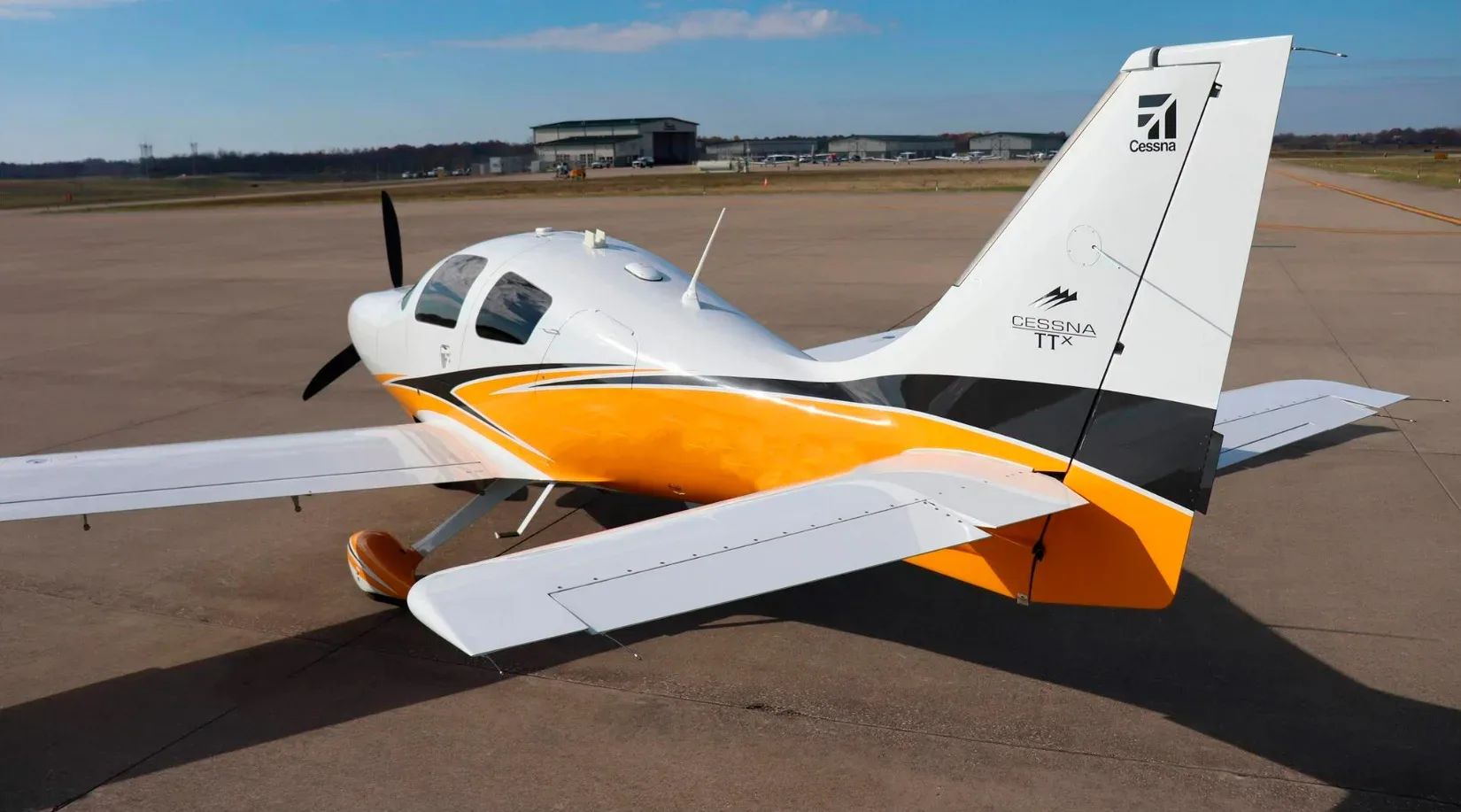 Exterior view of a 2015 Cessna 400.