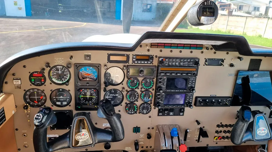 Cockpit and instrument panel of a 1999 Piper Saratoga ll TC.