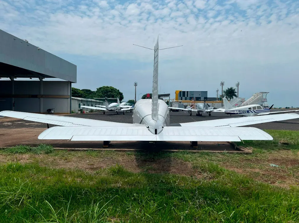 Exterior view of a 2008 Piper Saratoga ll TC.