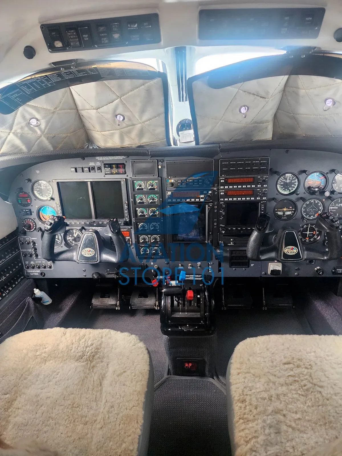 Cockpit and instrument panel of a 1999 Piper Jetprop DLX.