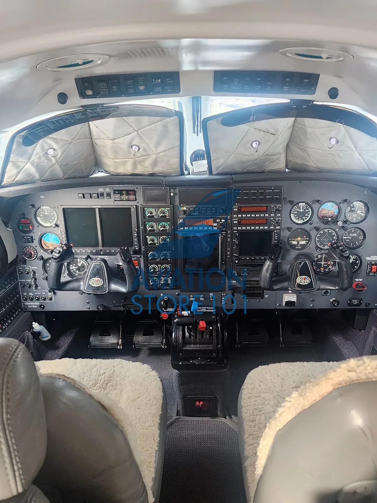 Cockpit and instrument panel of a 1999 Piper Jetprop DLX.