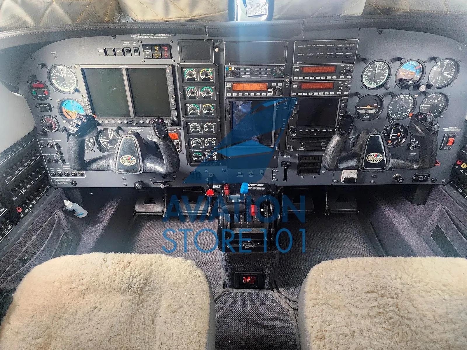 Cockpit and instrument panel of a 1999 Piper Jetprop DLX.