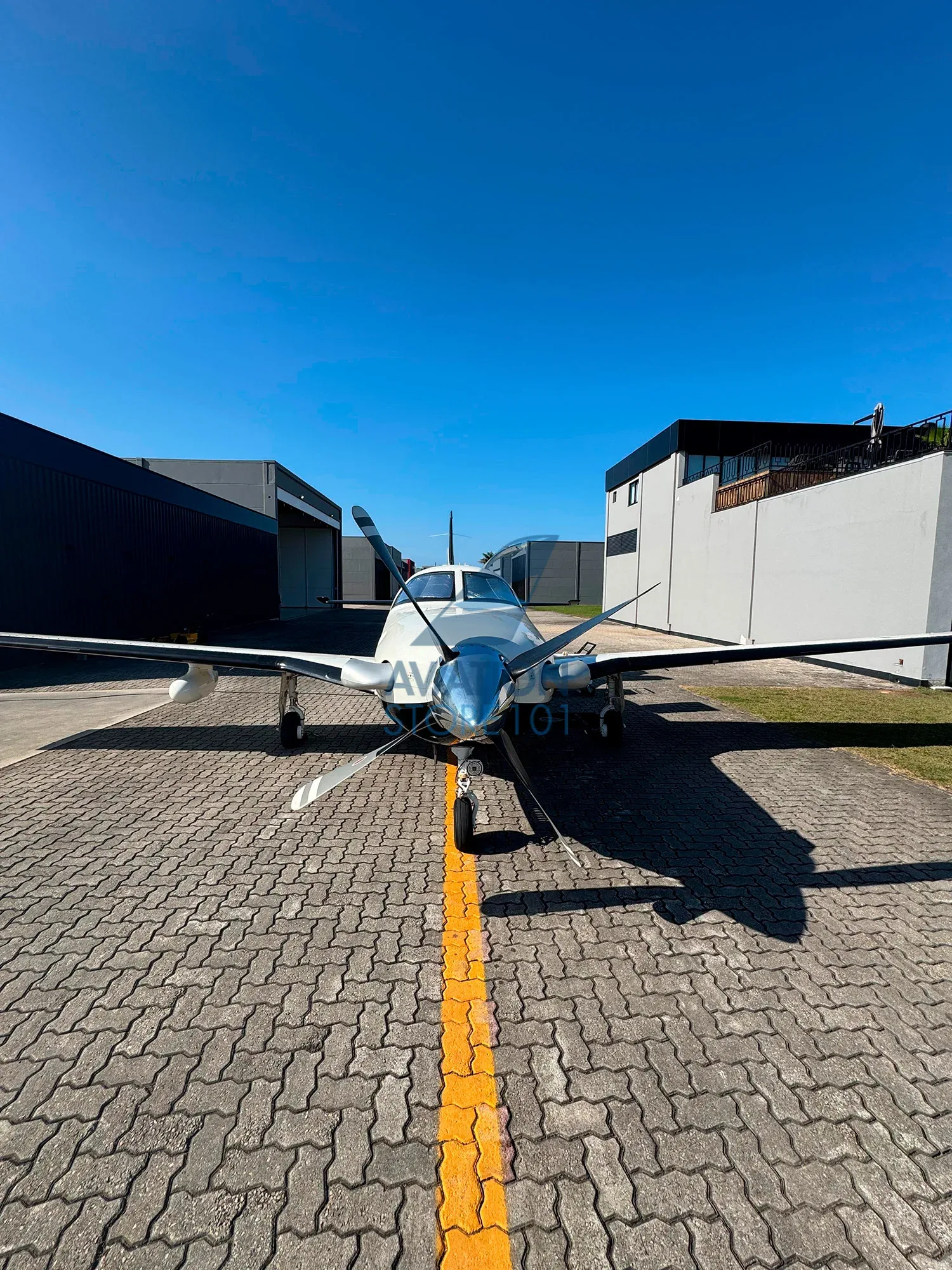 Exterior view of a 2011 Piper Meridian PA-46-500TP.