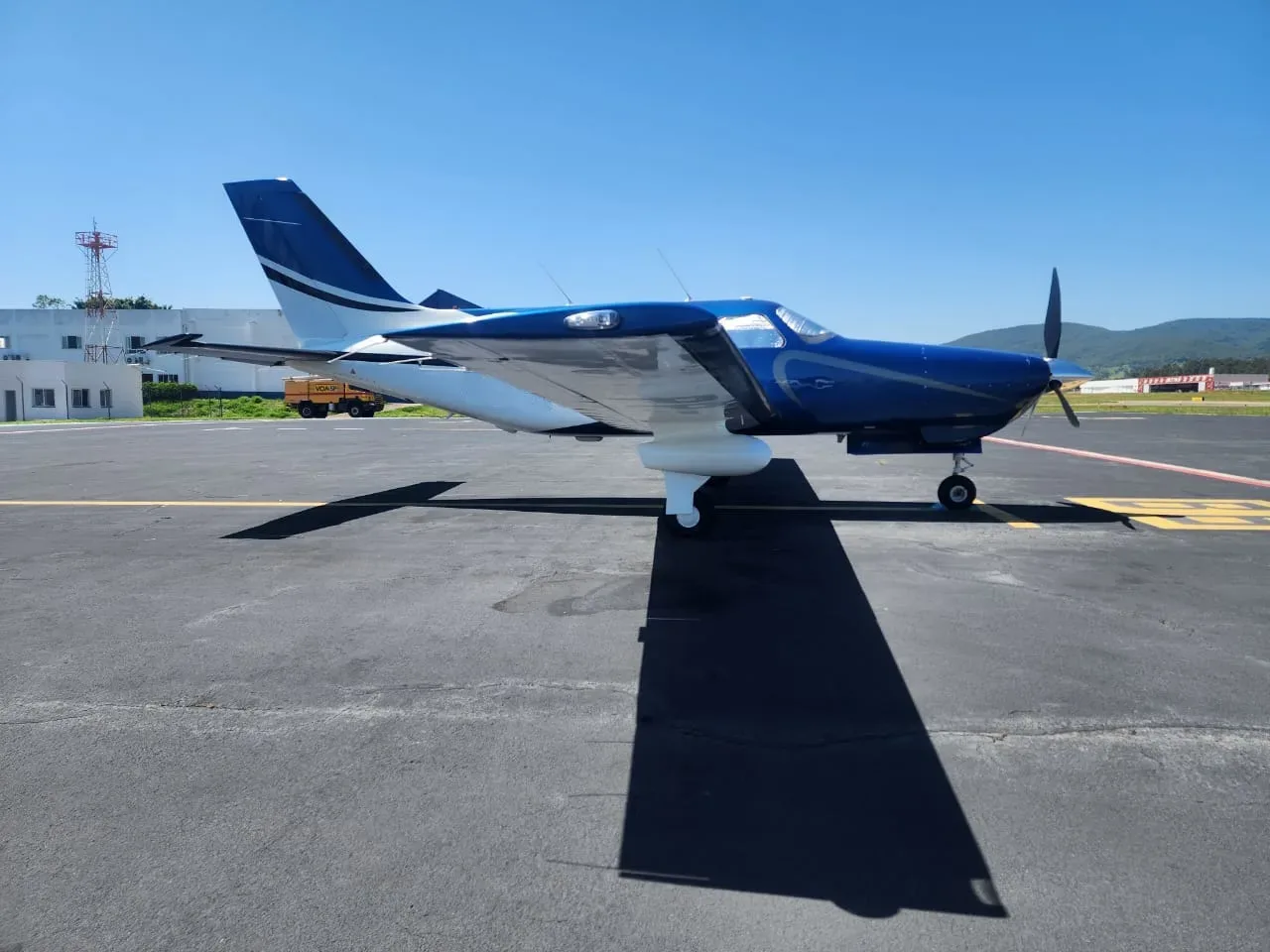 Exterior view of a 1997 Piper Mirage PA-46-350P.