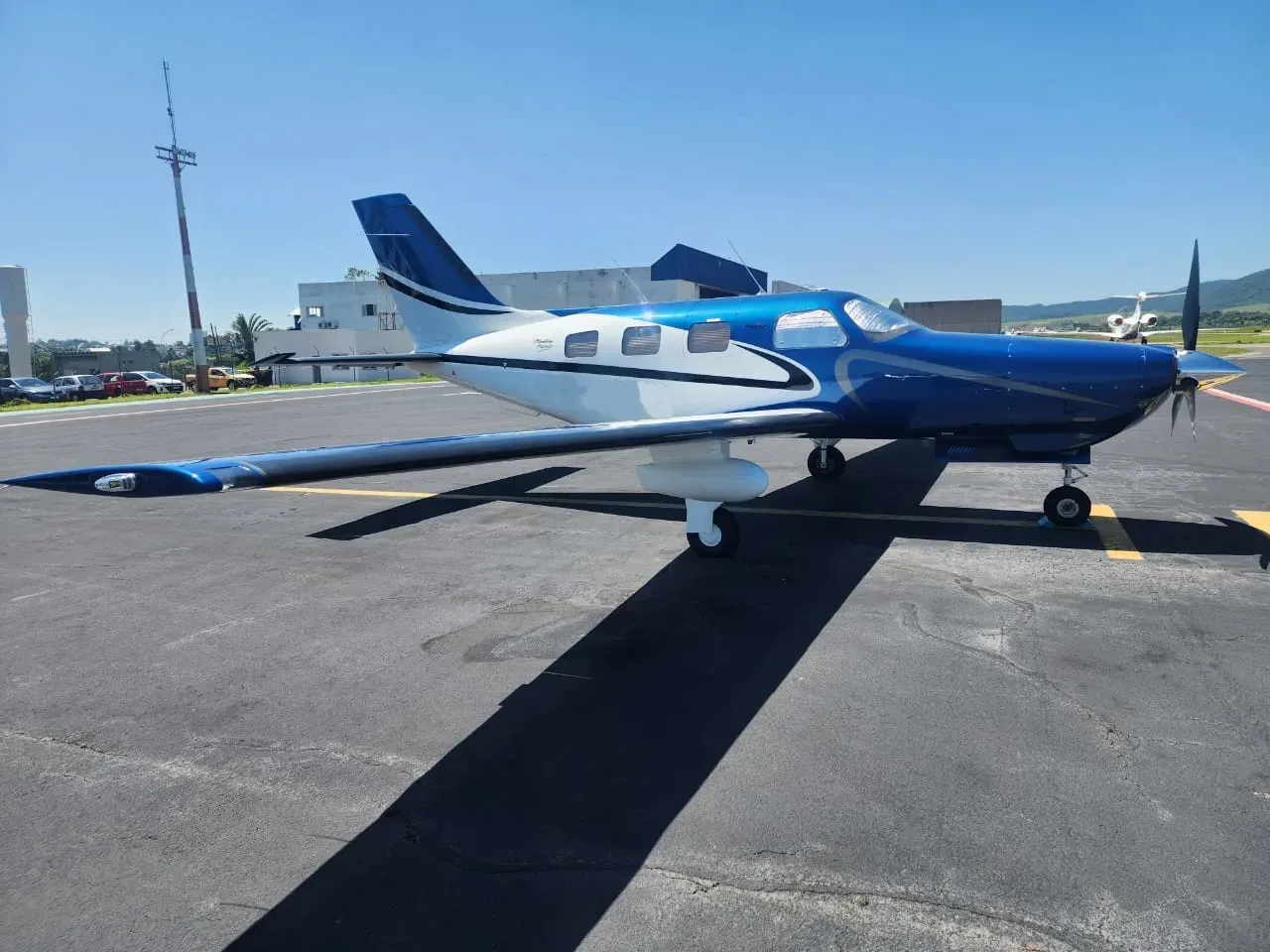 Exterior view of a 1997 Piper Mirage PA-46-350P.
