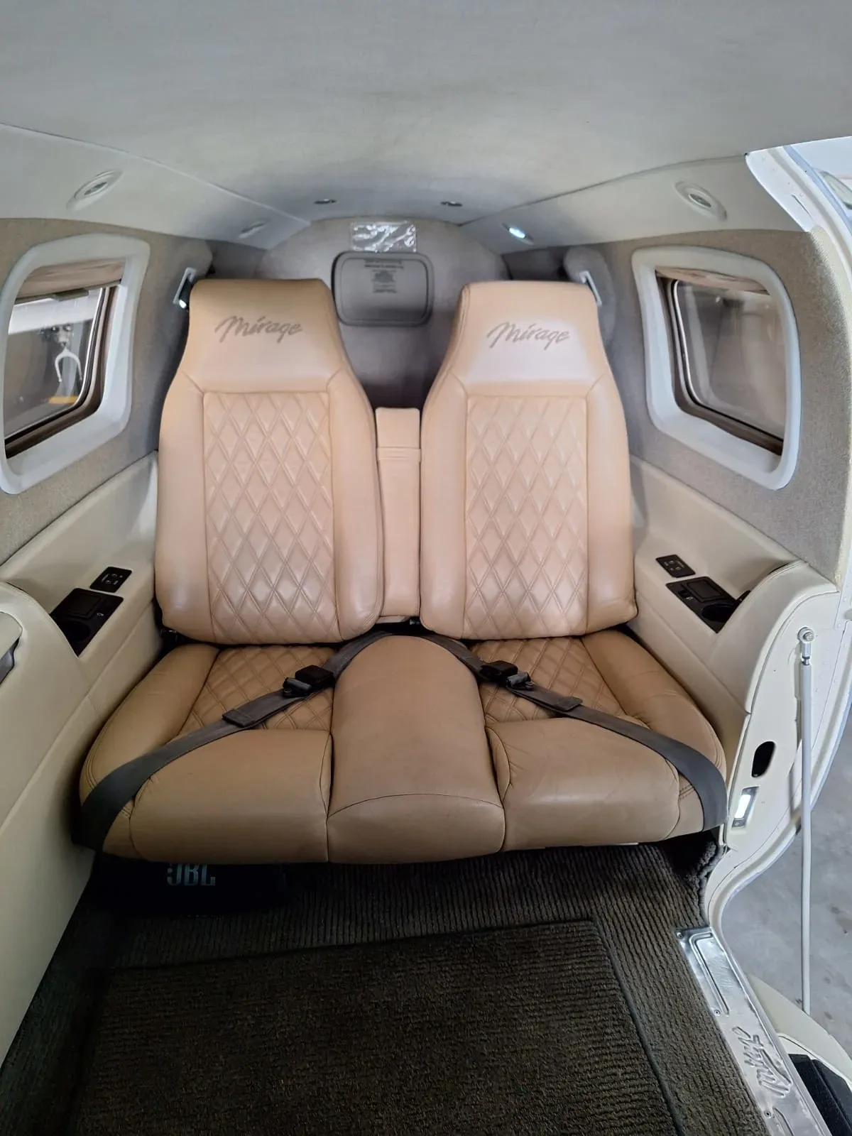 Cabin interior of a 1997 Piper Mirage PA-46-350P.