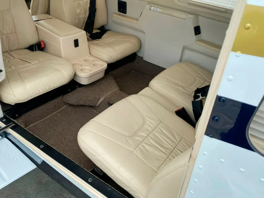 Cabin interior of a 2001 Piper Seneca V PA-34-220T.