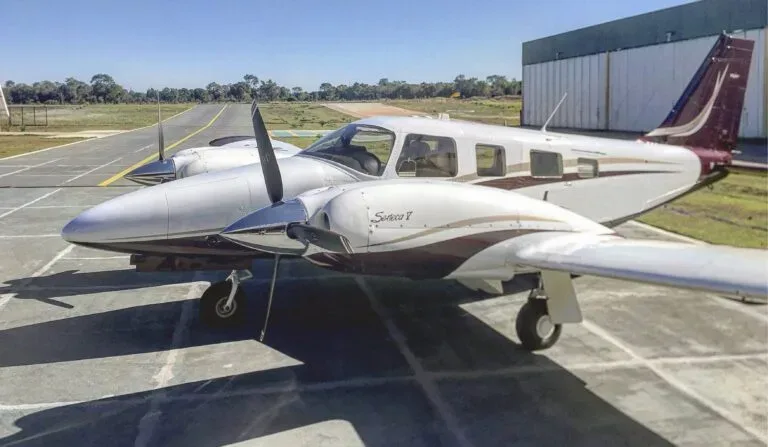 Exterior view of a 2012 Piper Seneca V PA-34-220T.