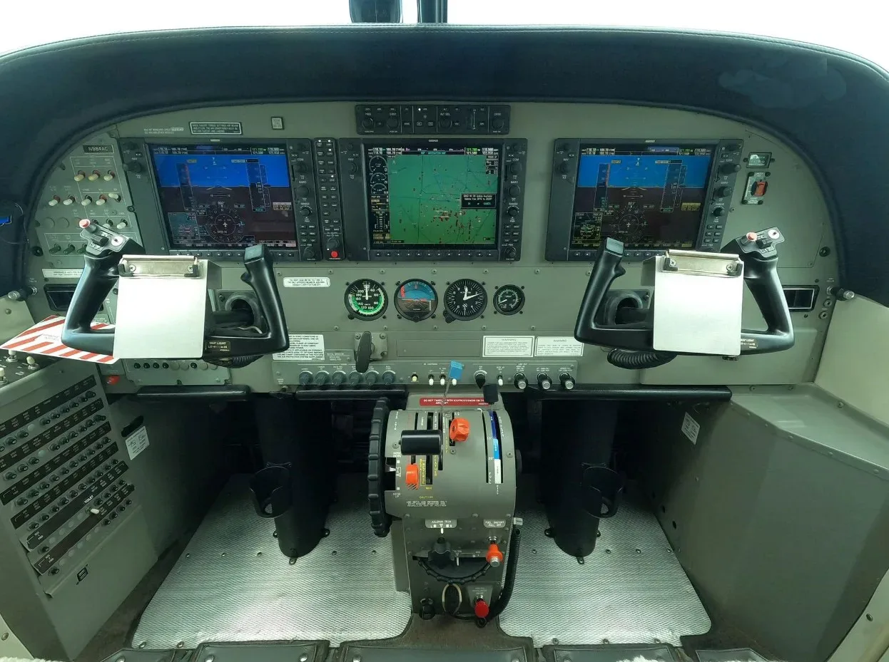 Cockpit and instrument panel of a 2009 Cessna Grand Caravan 208B.