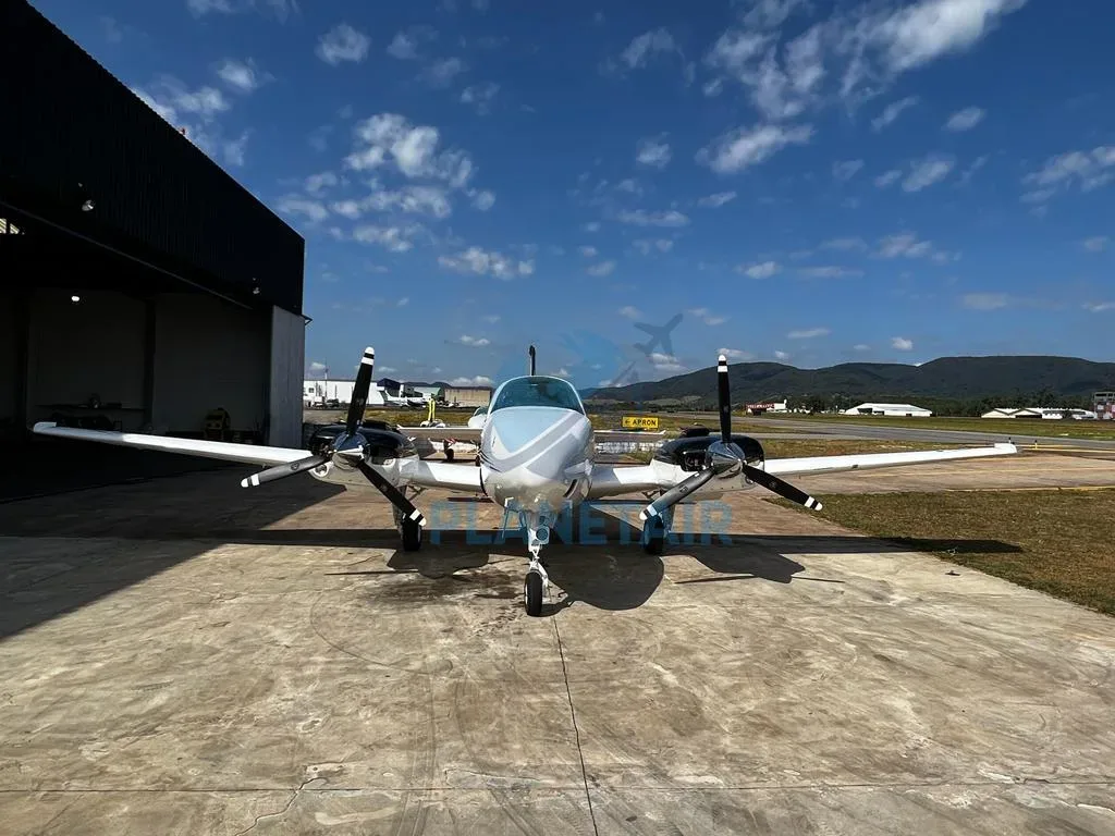 Exterior view of a 1990 Beechcraft Baron 58.