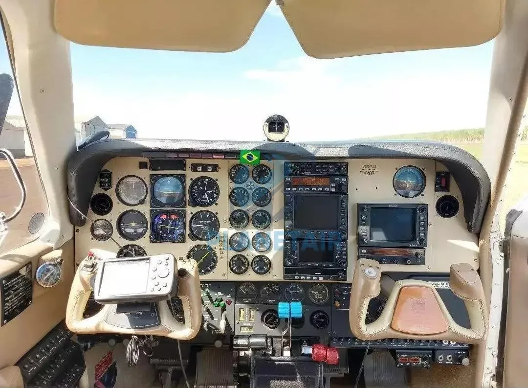 Cockpit and instrument panel of a 2001 Beechcraft Baron 58.