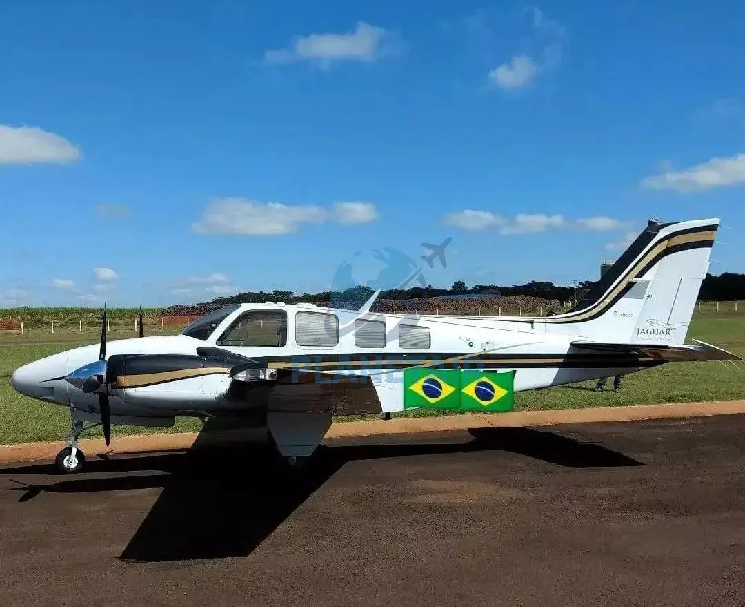 Exterior view of a 2001 Beechcraft Baron 58.