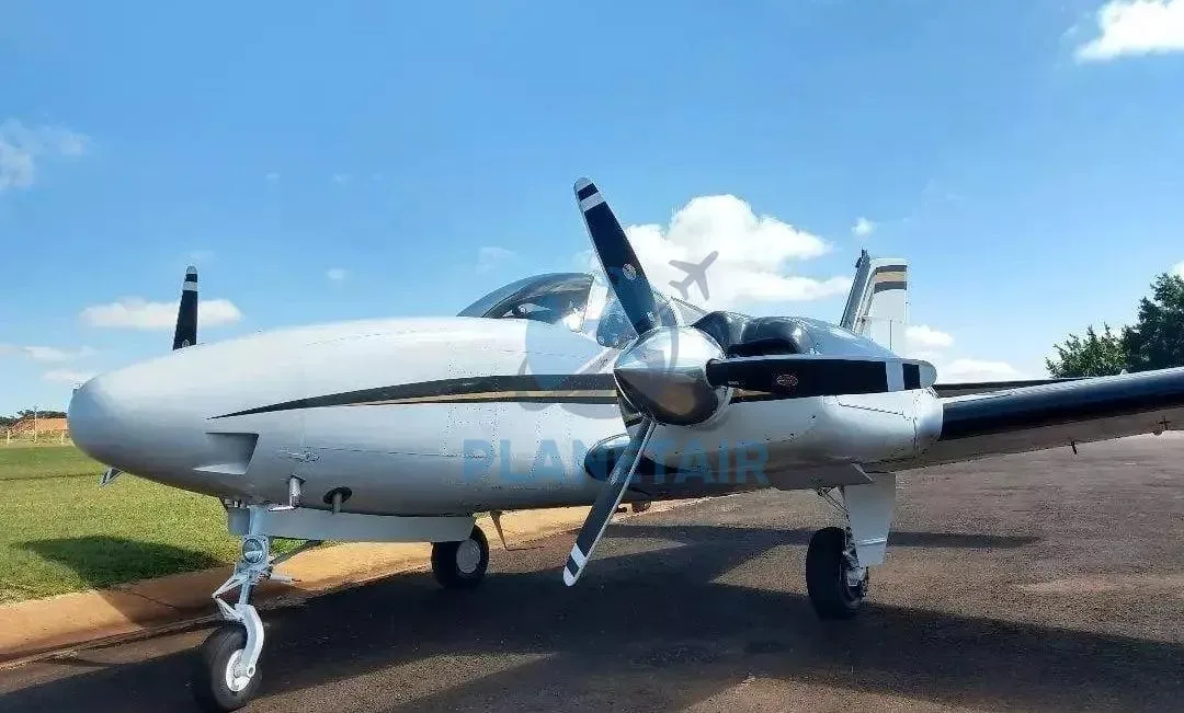 Exterior view of a 2001 Beechcraft Baron 58.
